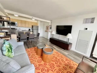 Photo #3: 202520415 Listing