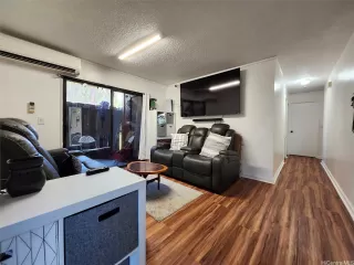 Photo #4: 202520471 Listing