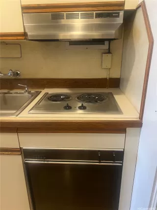 Photo #5: 202520503 Listing 