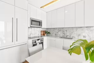 Photo #5: 202520551 Listing 