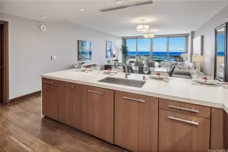 Photo #5: 202520565 Listing 