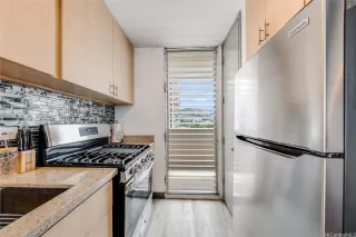 Photo #4: 202520582 Listing 