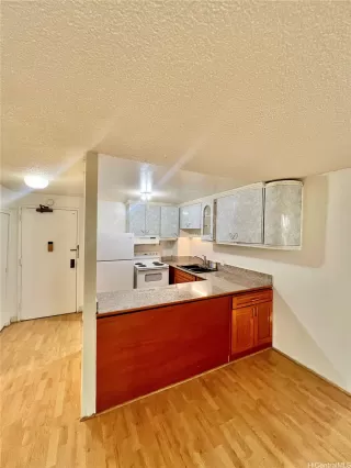 Photo #2: 202520633 Listing 