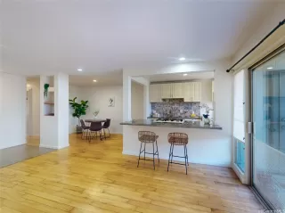 Photo #5: 202520678 Listing 