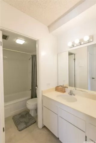 Photo #6: 202520698 Listing