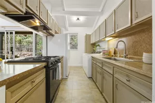 Photo #3: 202520775 Listing