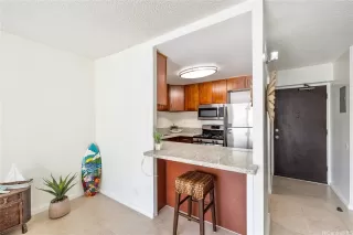 Photo #4: 202520776 Listing 