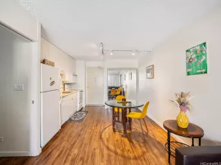 Photo #5: 202520779 Listing 