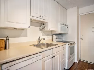 Photo #6: 202520779 Listing 