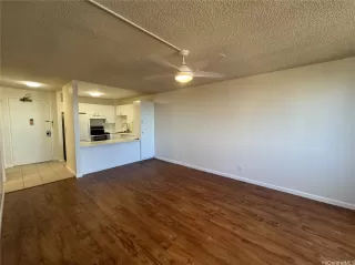 Photo #4: 202520829 Listing 