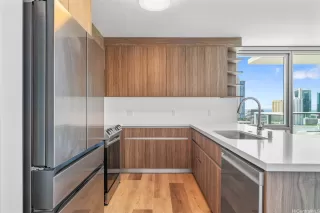 Photo #4: 202520834 Listing 