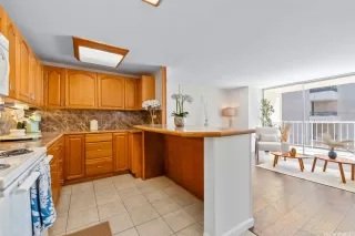 Photo #5: 202520844 Listing 