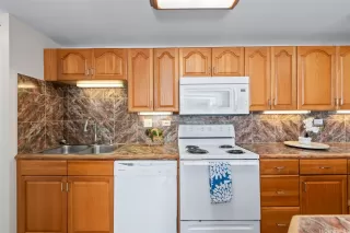 Photo #6: 202520844 Listing 