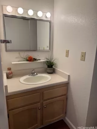 Photo #6: 202520858 Listing 