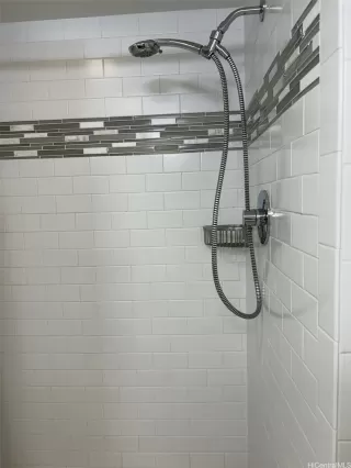 Photo #5: 202520859 Listing 