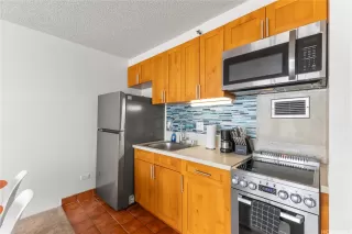 Photo #5: 202520889 Listing 