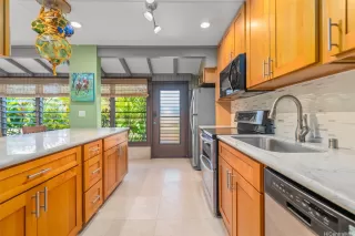 Photo #5: 202520893 Listing 