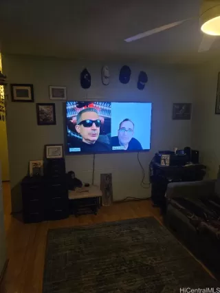 Photo #5: 202520896 Listing 