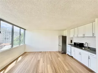 Photo #3: 202520936 Listing 