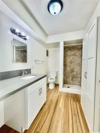 Photo #4: 202520936 Listing 