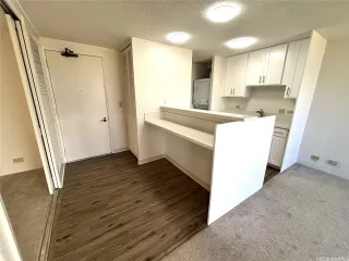 Photo #5: 202520937 Listing 