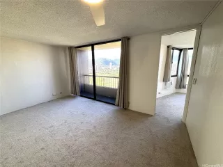 Photo #6: 202520937 Listing 