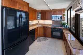 Photo #5: 202520983 Listing 