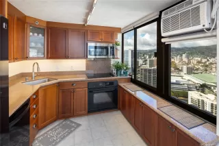 Photo #6: 202520983 Listing 