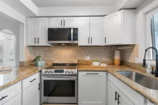 Photo #6: 202520988 Listing 