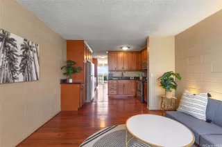 Photo #6: 202521079 Listing 