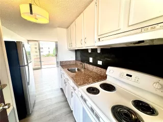 Photo #6: 202521141 Listing 