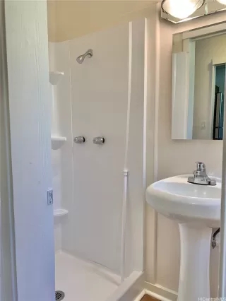 Photo #6: 202521160 Listing 