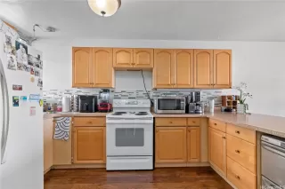 Photo #3: 202521180 Listing 