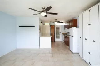 Photo #5: 202521228 Listing 