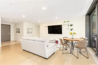 Photo #3: 202521355 Listing 