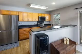 Photo #5: 202521360 Listing