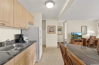 Photo #5: 202521404 Listing 