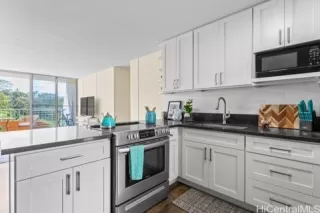 Photo #5: 202521439 Listing 