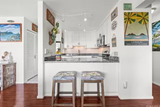 Photo #4: 202521467 Listing