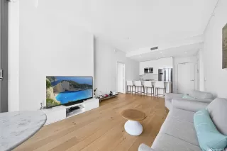 Photo #6: 202521516 Listing 