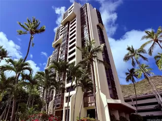 Browse active condo listings in MAUNA LUAN