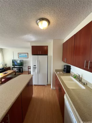 Photo #6: 202521847 Listing 