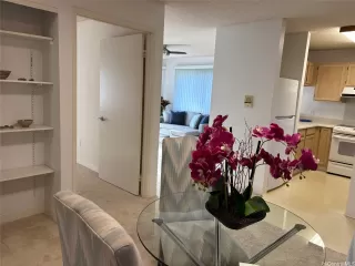 Photo #2: 202521934 Listing