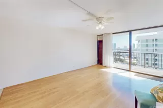 Photo #5: 202522028 Listing 