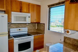 Photo #5: 202522030 Listing 
