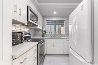 Photo #3: 202522085 Listing 