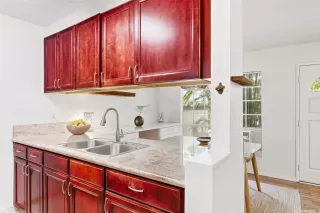 Photo #5: 202522087 Listing 