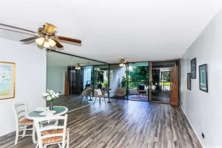 Photo #6: 202522106 Listing 