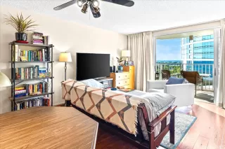 Photo #2: 202522149 Listing