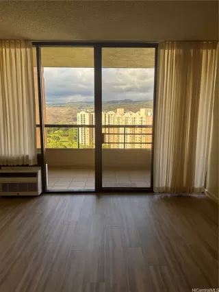 Photo #5: 202522171 Listing 